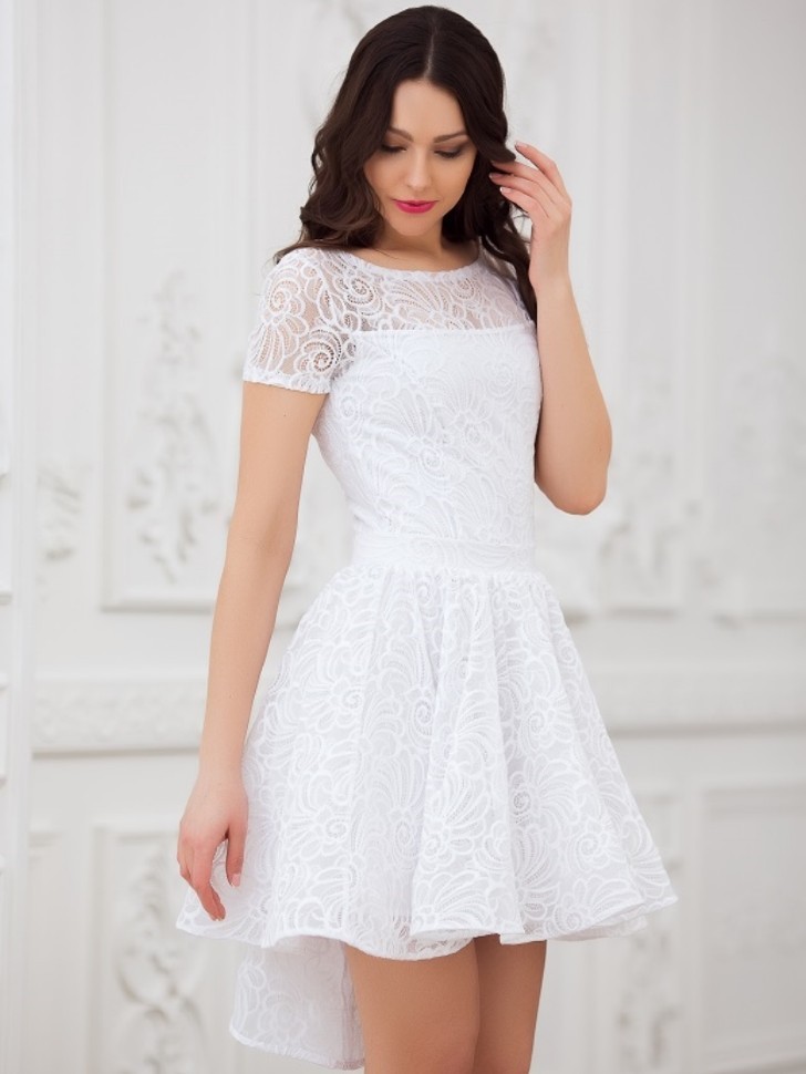 Нежное белое платье