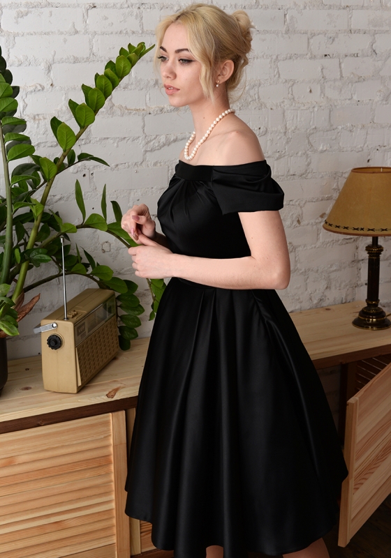Коктейльное платье из атласа с карманами, черный - Коктейльное платье из атласа с карманами, черный